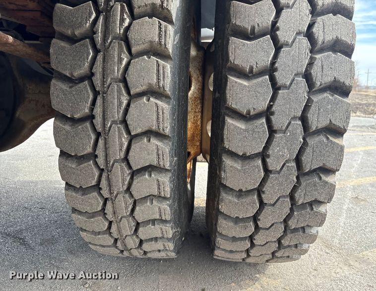 image for item FG2627 2010 International MA025 tow truck