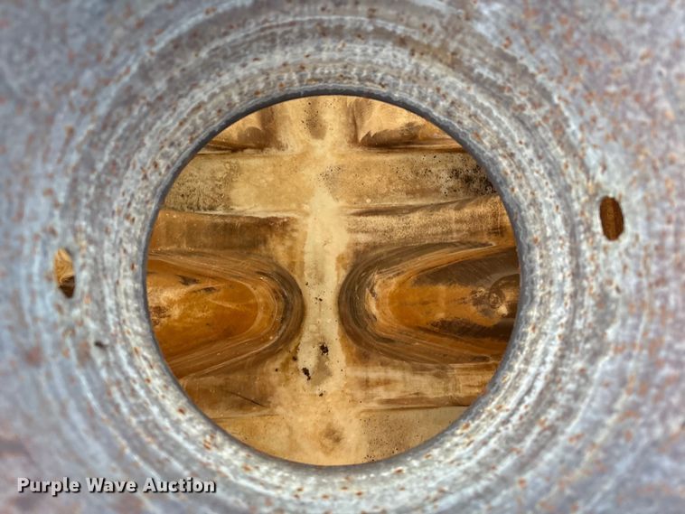 image for item FG2640 1997 Volvo WG-64T flatbed truck