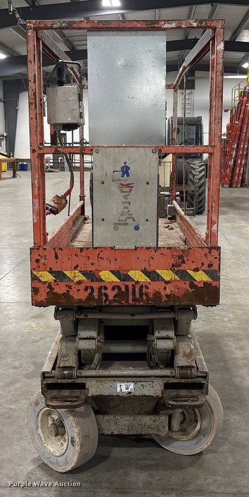 image for item FG2642 2000 Skyjack SJ III-3220 scissor lift