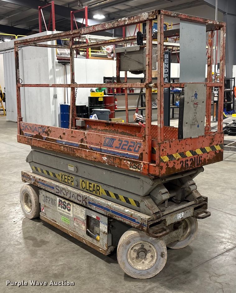 image for item FG2642 2000 Skyjack SJ III-3220 scissor lift