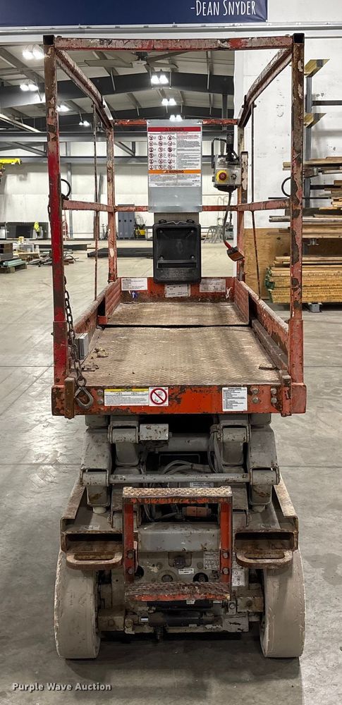image for item FG2642 2000 Skyjack SJ III-3220 scissor lift
