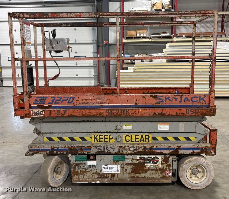 image for item FG2642 2000 Skyjack SJ III-3220 scissor lift