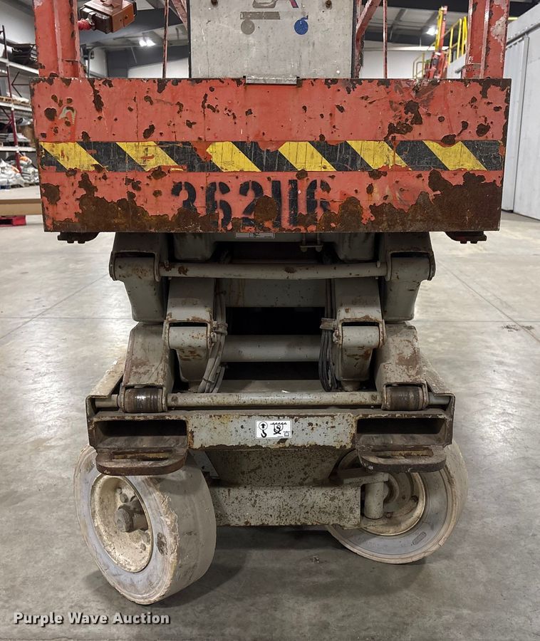 image for item FG2642 2000 Skyjack SJ III-3220 scissor lift