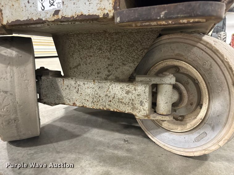 image for item FG2642 2000 Skyjack SJ III-3220 scissor lift