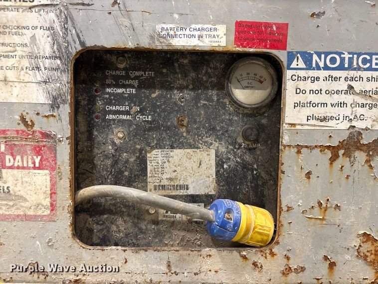 image for item FG2642 2000 Skyjack SJ III-3220 scissor lift