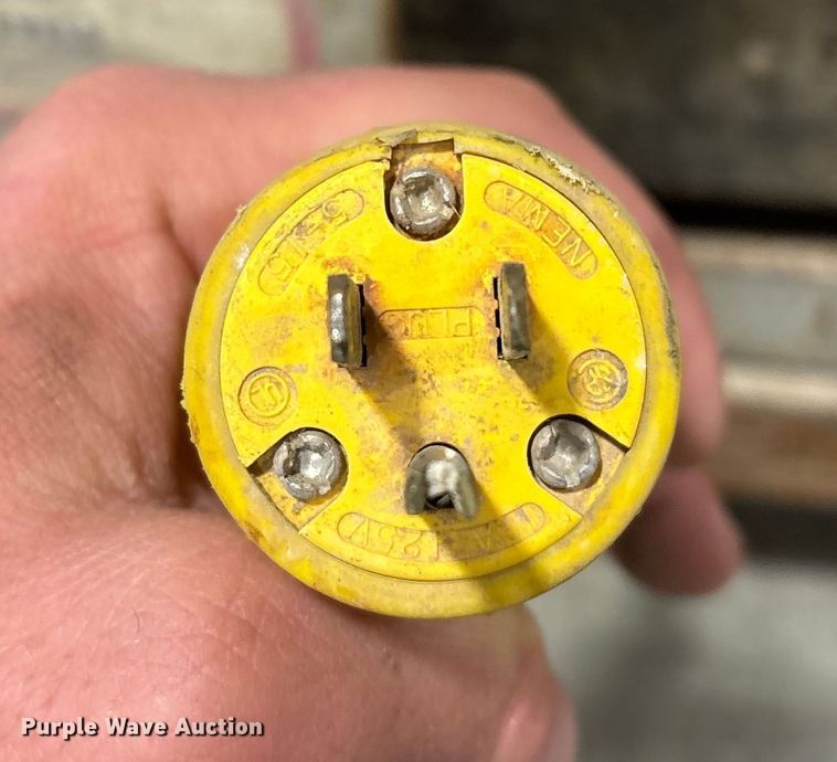 image for item FG2642 2000 Skyjack SJ III-3220 scissor lift