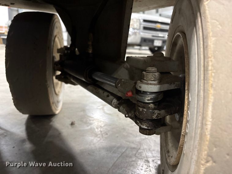 image for item FG2642 2000 Skyjack SJ III-3220 scissor lift