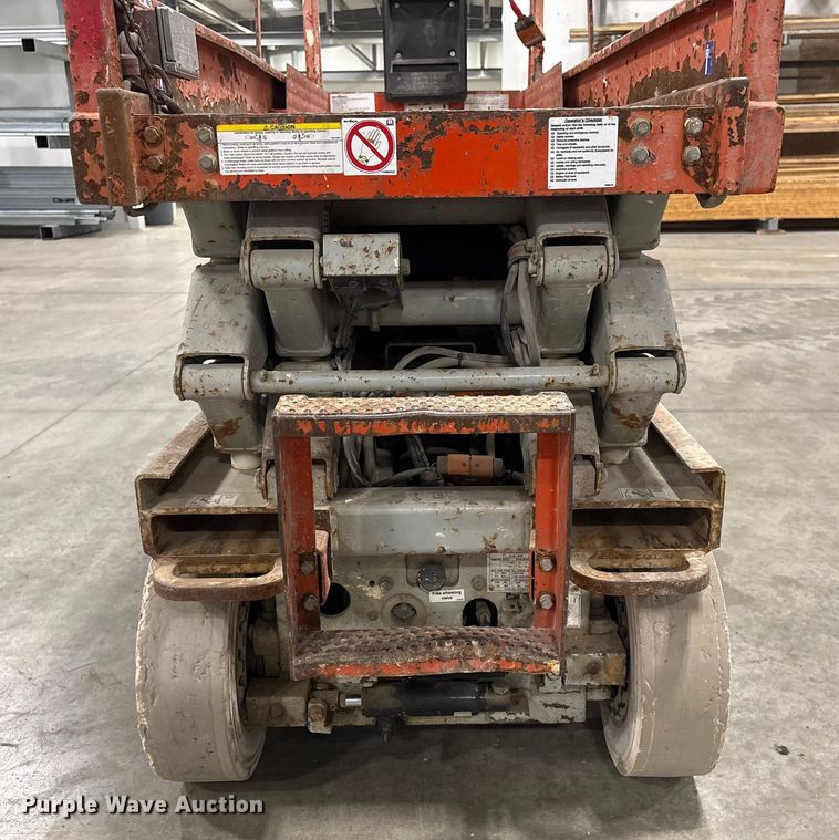 image for item FG2642 2000 Skyjack SJ III-3220 scissor lift