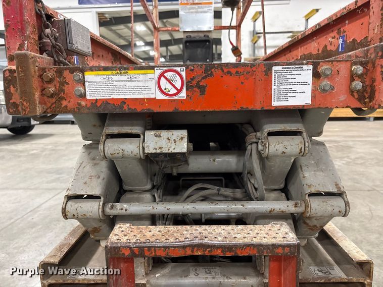 image for item FG2642 2000 Skyjack SJ III-3220 scissor lift