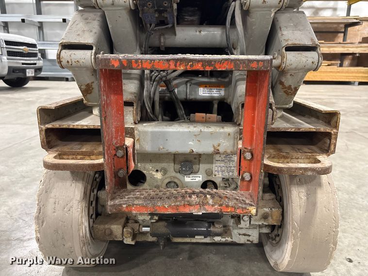 image for item FG2642 2000 Skyjack SJ III-3220 scissor lift