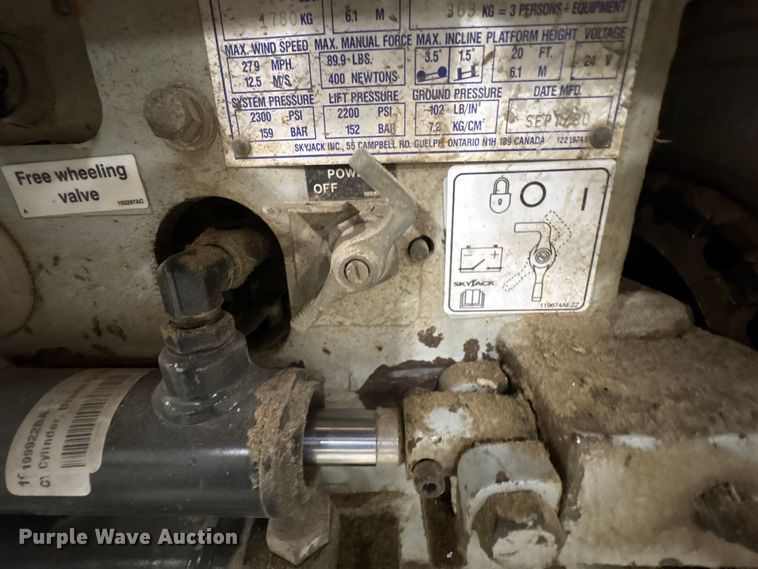 image for item FG2642 2000 Skyjack SJ III-3220 scissor lift