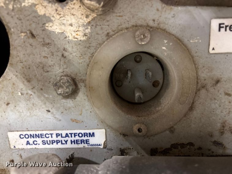 image for item FG2642 2000 Skyjack SJ III-3220 scissor lift