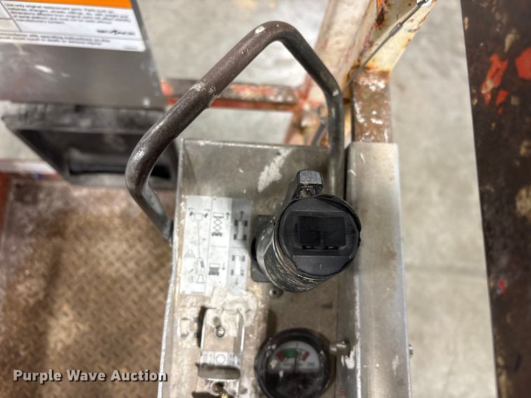 image for item FG2642 2000 Skyjack SJ III-3220 scissor lift