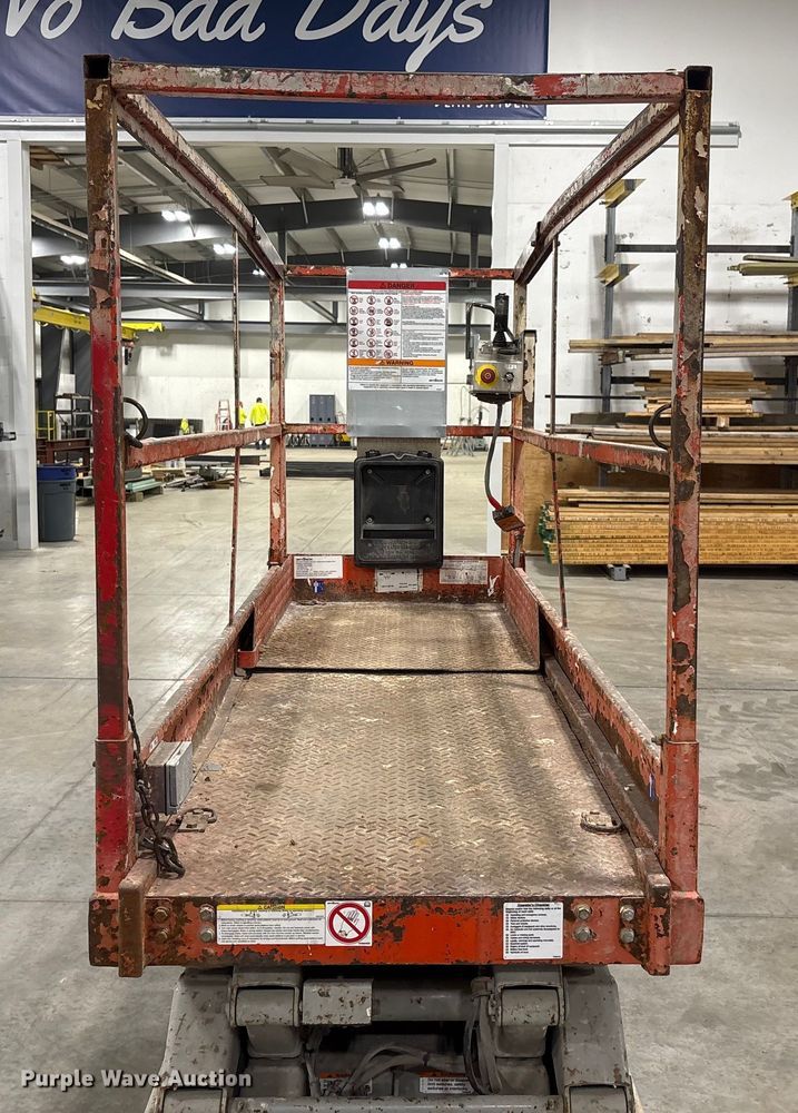 image for item FG2642 2000 Skyjack SJ III-3220 scissor lift