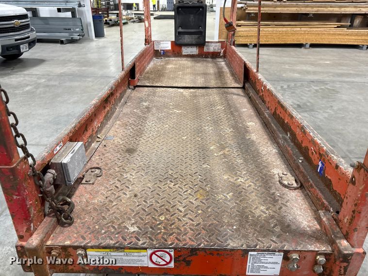 image for item FG2642 2000 Skyjack SJ III-3220 scissor lift