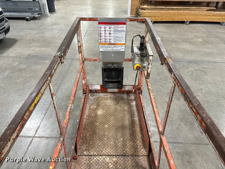image for item FG2642 2000 Skyjack SJ III-3220 scissor lift