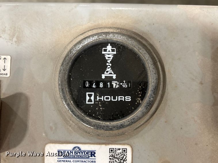 image for item FG2642 2000 Skyjack SJ III-3220 scissor lift