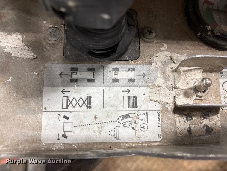 image for item FG2642 2000 Skyjack SJ III-3220 scissor lift