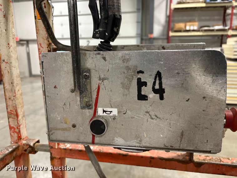 image for item FG2642 2000 Skyjack SJ III-3220 scissor lift