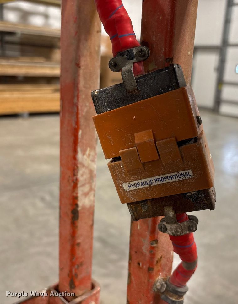 image for item FG2642 2000 Skyjack SJ III-3220 scissor lift