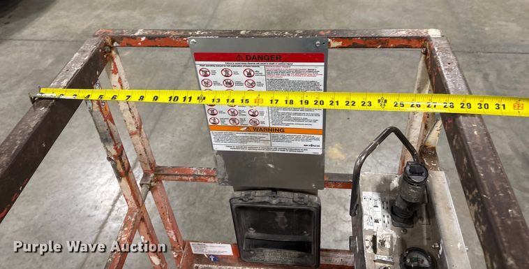 image for item FG2642 2000 Skyjack SJ III-3220 scissor lift