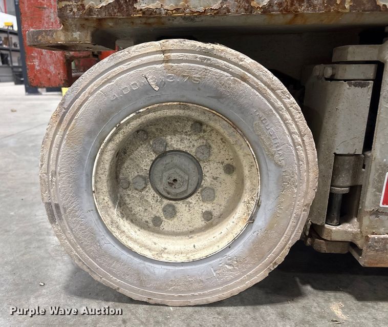 image for item FG2642 2000 Skyjack SJ III-3220 scissor lift