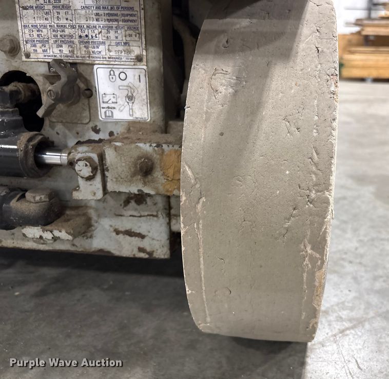 image for item FG2642 2000 Skyjack SJ III-3220 scissor lift