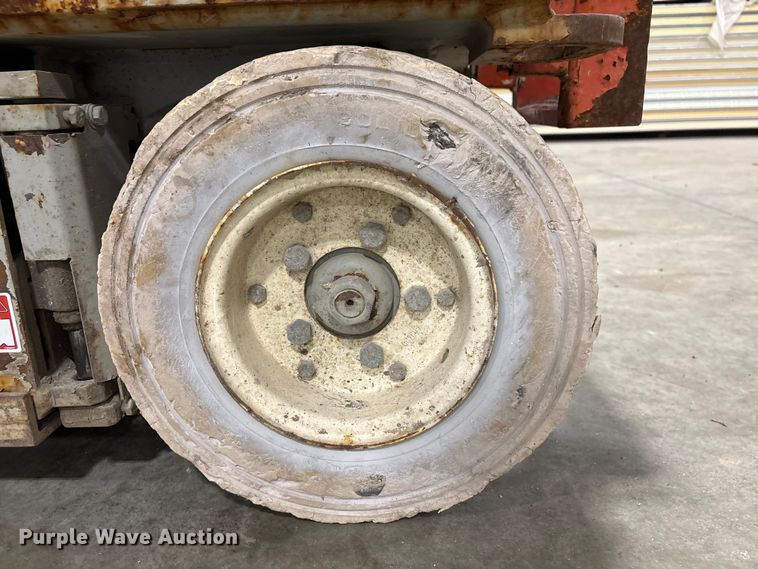 image for item FG2642 2000 Skyjack SJ III-3220 scissor lift