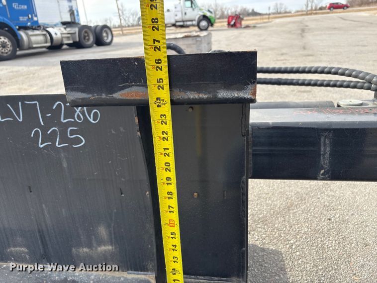 image for item FG2651 2025 Giyi SLS26 skid steer log splitter