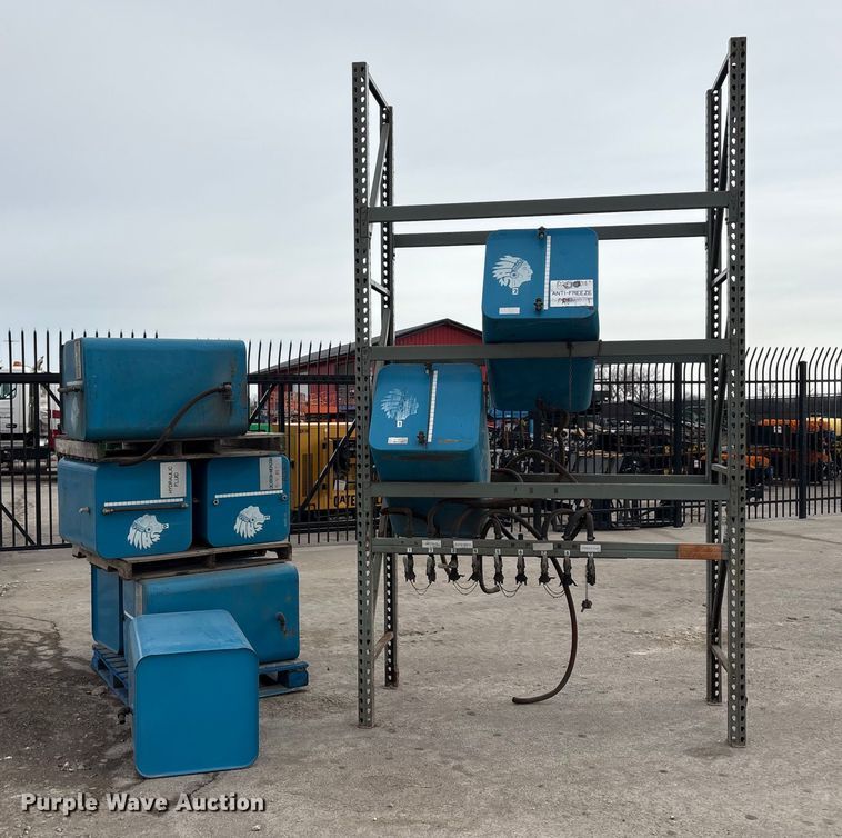 image for item FG2652 Hydraulic fluid tanks with pallet racking