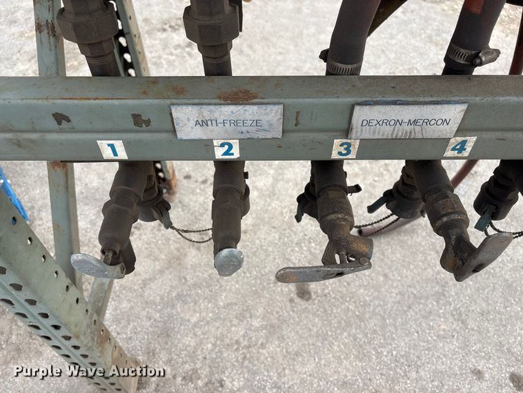 image for item FG2652 Hydraulic fluid tanks with pallet racking