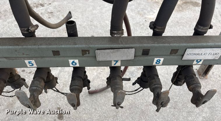 image for item FG2652 Hydraulic fluid tanks with pallet racking