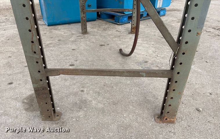 image for item FG2652 Hydraulic fluid tanks with pallet racking