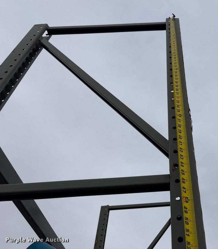 image for item FG2652 Hydraulic fluid tanks with pallet racking