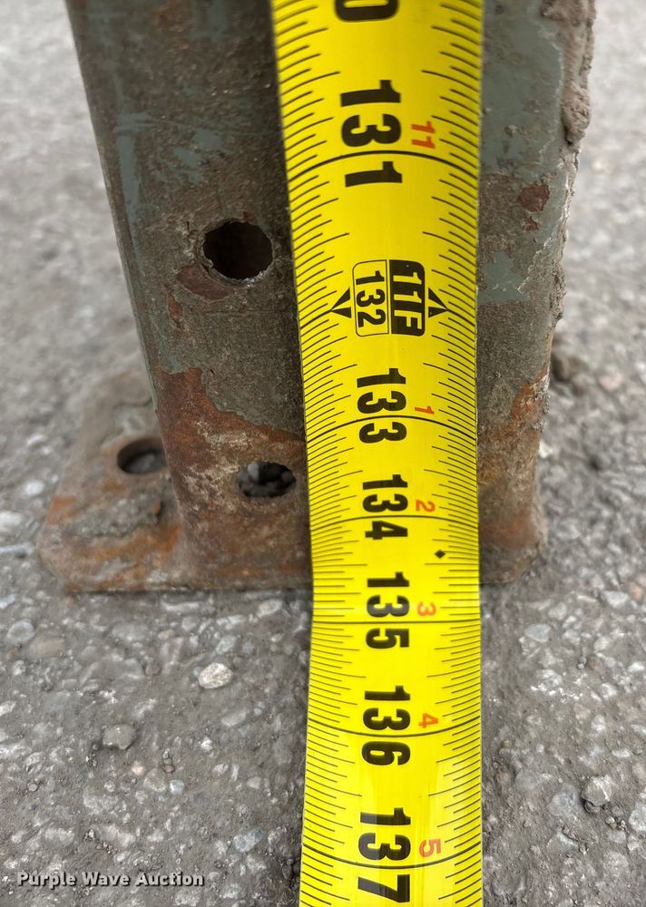 image for item FG2652 Hydraulic fluid tanks with pallet racking