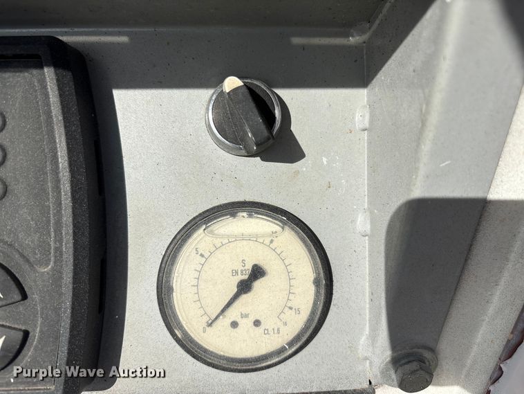 image for item FG2654 2017 Rotair D425T4F air compressor