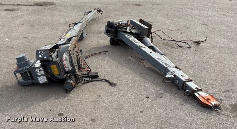 image for item FG2656 (2) Venturo service cranes