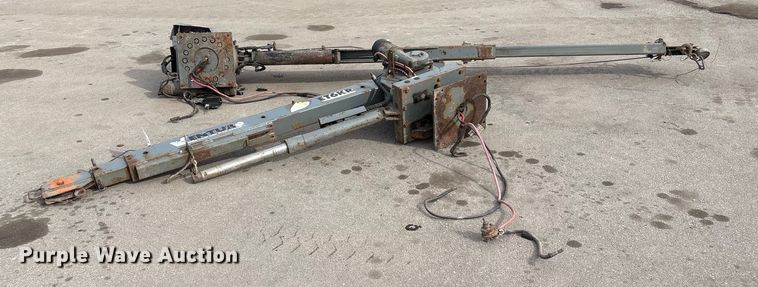 image for item FG2656 (2) Venturo service cranes