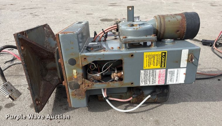 image for item FG2656 (2) Venturo service cranes