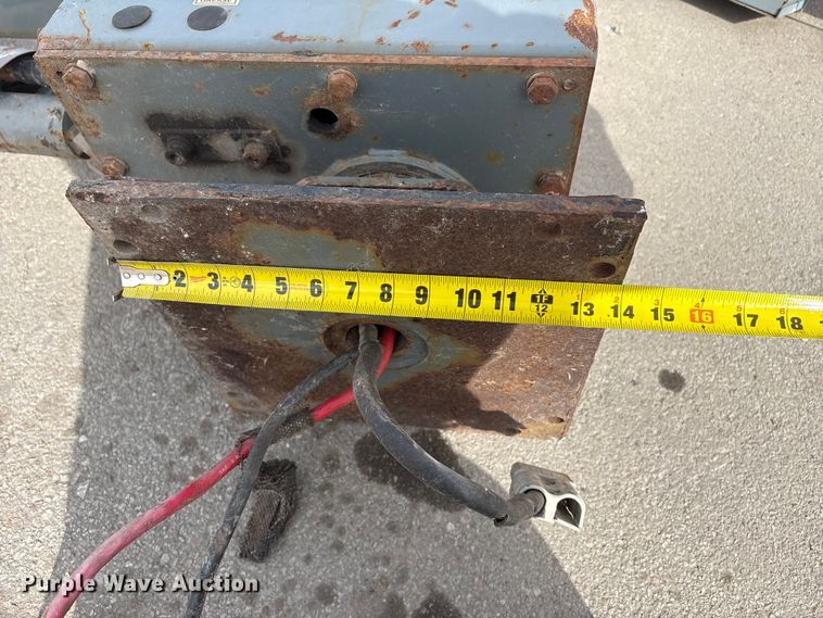 image for item FG2656 (2) Venturo service cranes