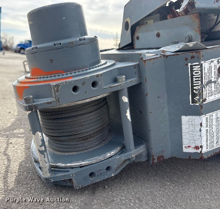 image for item FG2656 (2) Venturo service cranes