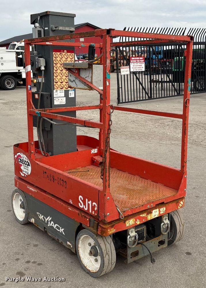 image for item FG2657 2017 Skyjack SJ12 vertical lift