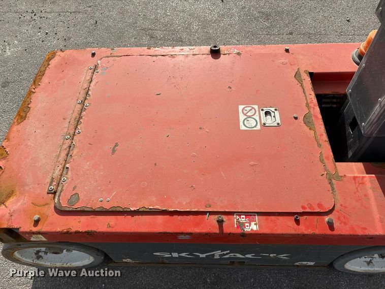 image for item FG2657 2017 Skyjack SJ12 vertical lift