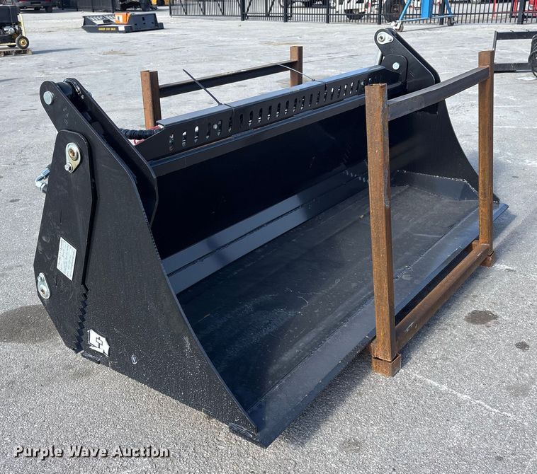 image for item FG2679 2025 Giyi KH72  skid steer four-in-one bucket