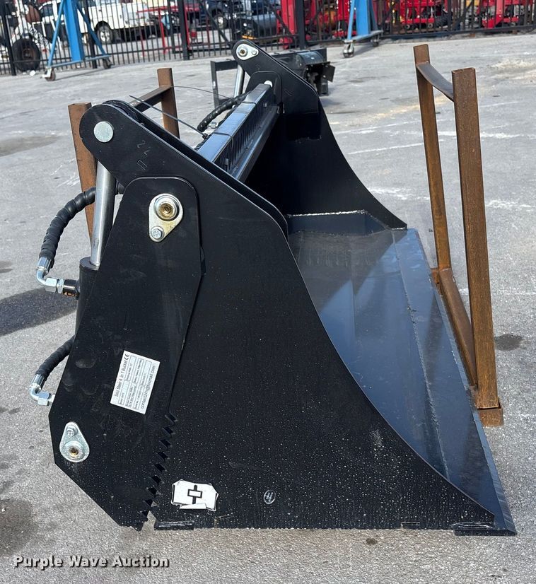 image for item FG2679 2025 Giyi KH72  skid steer four-in-one bucket