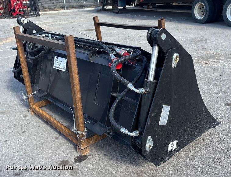 image for item FG2679 2025 Giyi KH72  skid steer four-in-one bucket