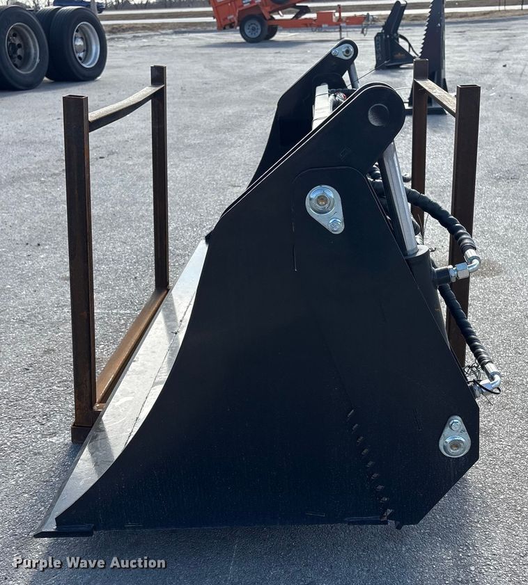 image for item FG2679 2025 Giyi KH72  skid steer four-in-one bucket