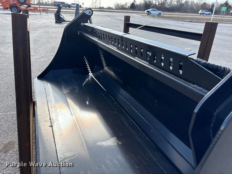 image for item FG2679 2025 Giyi KH72  skid steer four-in-one bucket