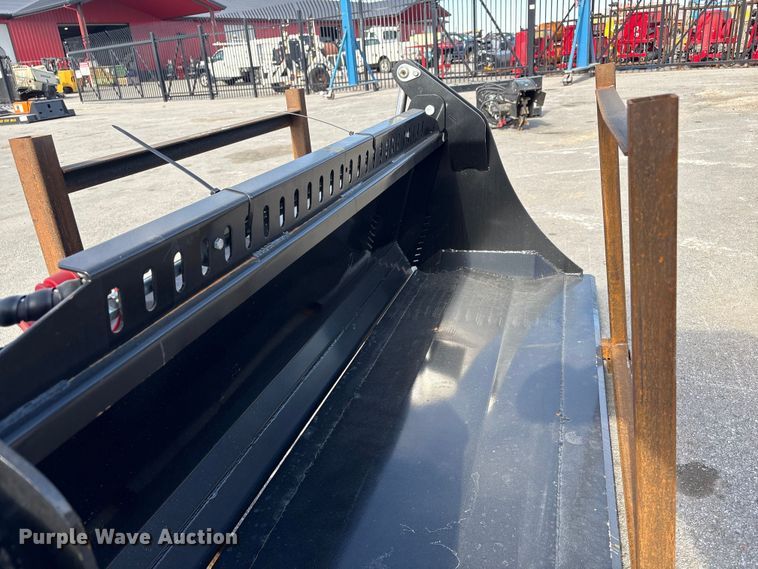 image for item FG2679 2025 Giyi KH72  skid steer four-in-one bucket