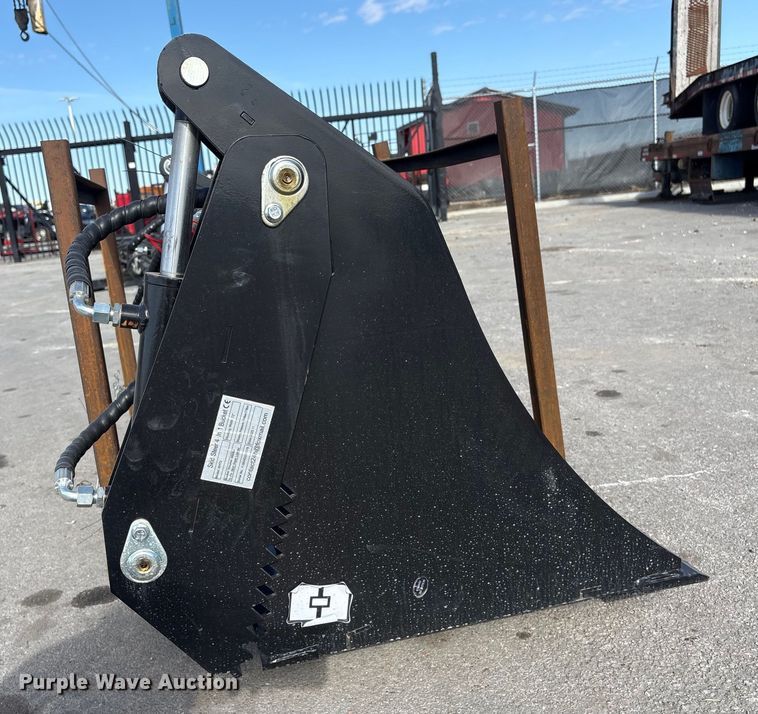 image for item FG2679 2025 Giyi KH72  skid steer four-in-one bucket